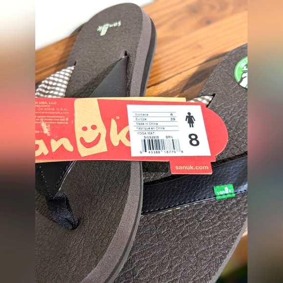 Sold-NWT Sanuk Yoga Mat Sandals - Picture 3 of 4